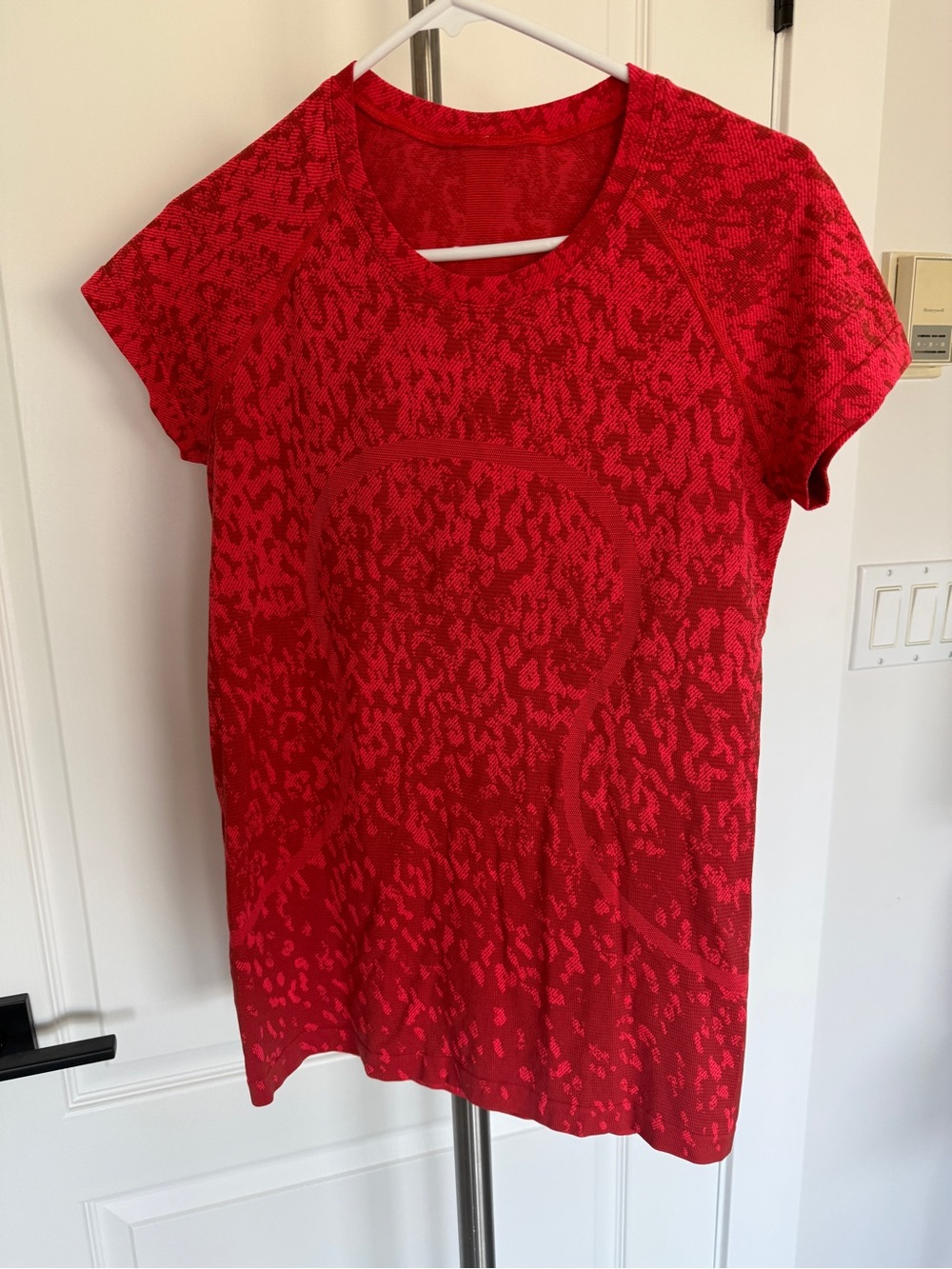 Lululemon Swiftly Tech Short Sleeve Shirt 2.0
Covered Camo Red Rock / Flare. 8
